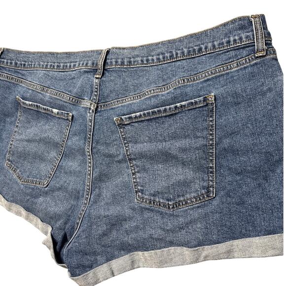 Old Navy Plus Distressed Mid-Rise‎ Boyfriend Medium Wash Shorts Size 22 - Picture 6 of 7